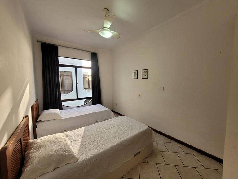 L166 - Triplex frente mar com piscina em Bombas