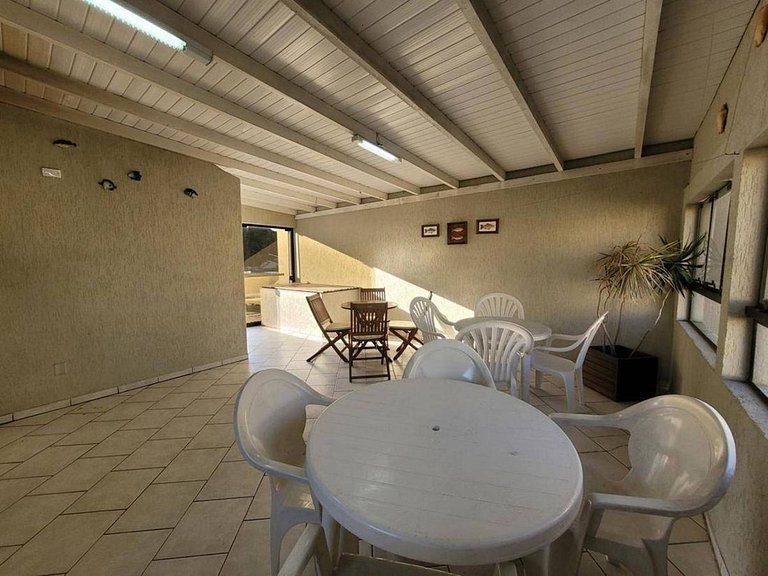 L166 - Triplex frente mar com piscina em Bombas