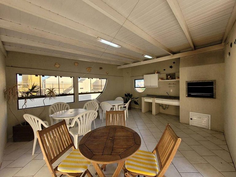 L166 - Triplex frente mar com piscina em Bombas