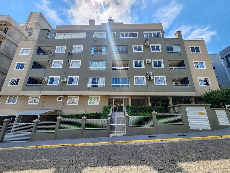 L033 | Apartamento c/ Churrasqueira Perto da Praia