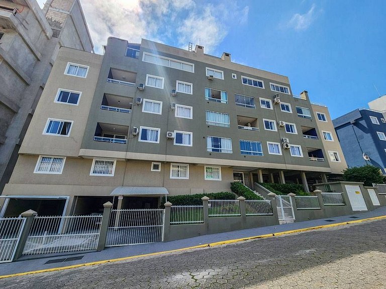 L033 | Apartamento c/ Churrasqueira Perto da Praia