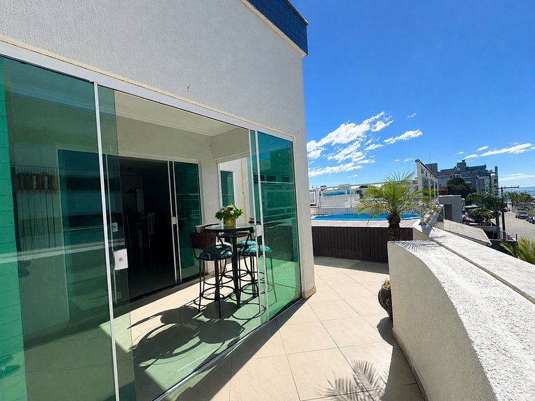 L011 Cobertura para 10 pessoas com piscina