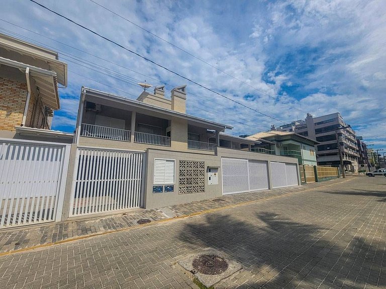L122 | Ivo Laranja na quadra da praia em Bombas