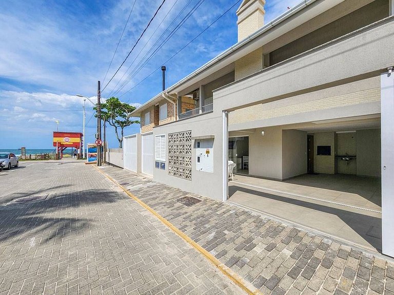 L123 | Apto na quadra do mar na praia de Bombas