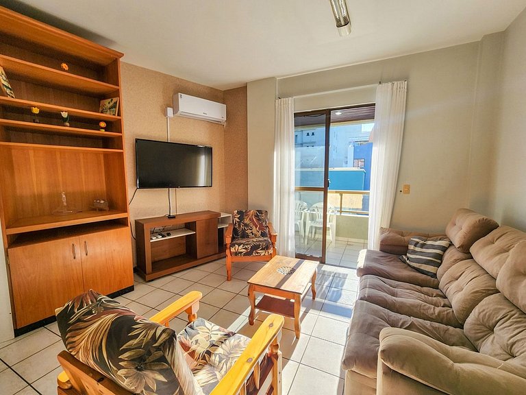 L067 | Apartamento com churrasqueira a 80m do mar.