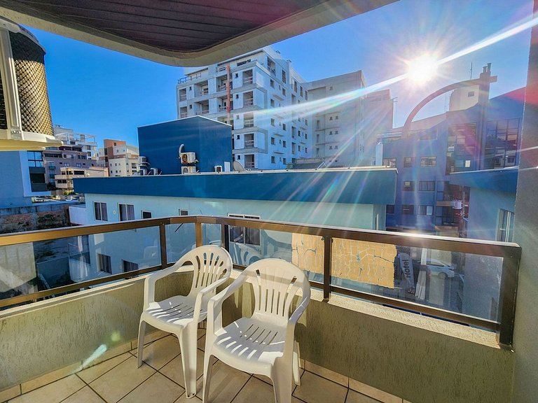 L067 | Apartamento com churrasqueira a 80m do mar.