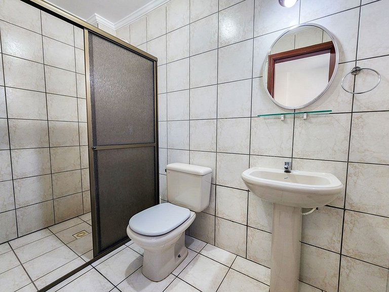 L067 | Apartamento com churrasqueira a 80m do mar.