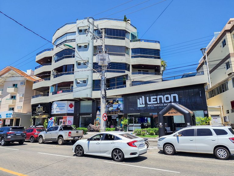 L067 | Apartamento com churrasqueira a 80m do mar.