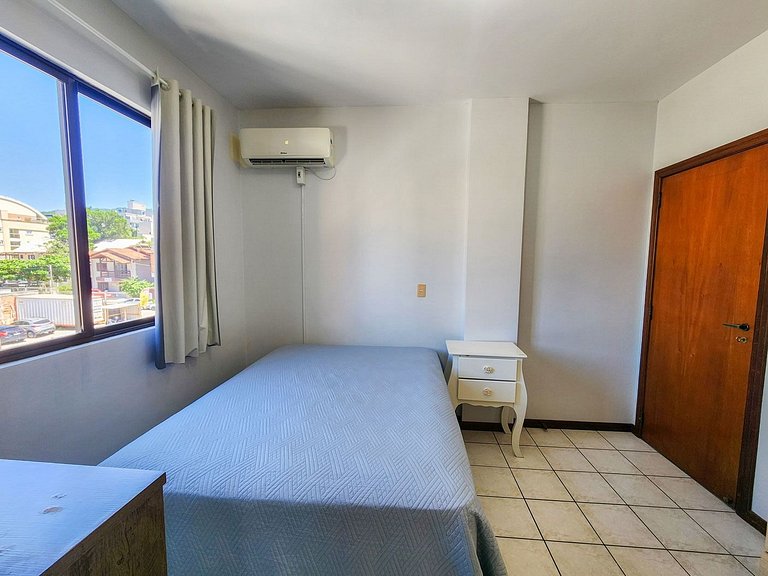 L067 | Apartamento com churrasqueira a 80m do mar.