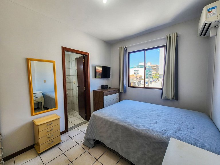 L067 | Apartamento com churrasqueira a 80m do mar.