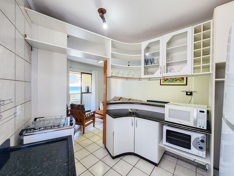 L067 | Apartamento com churrasqueira a 80m do mar.