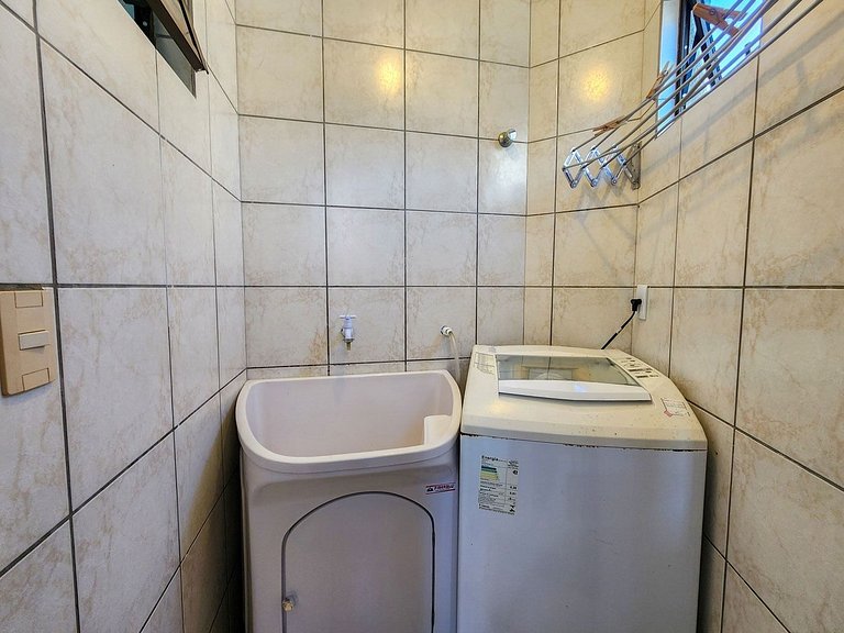 L067 | Apartamento com churrasqueira a 80m do mar.