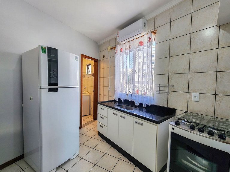 L067 | Apartamento com churrasqueira a 80m do mar.