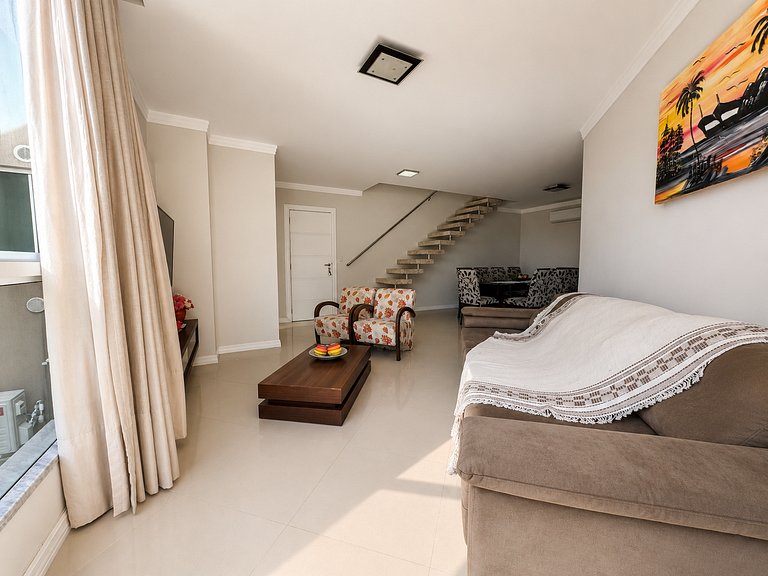 L098 | Cobertura duplex com jacuzzi e vista ao mar