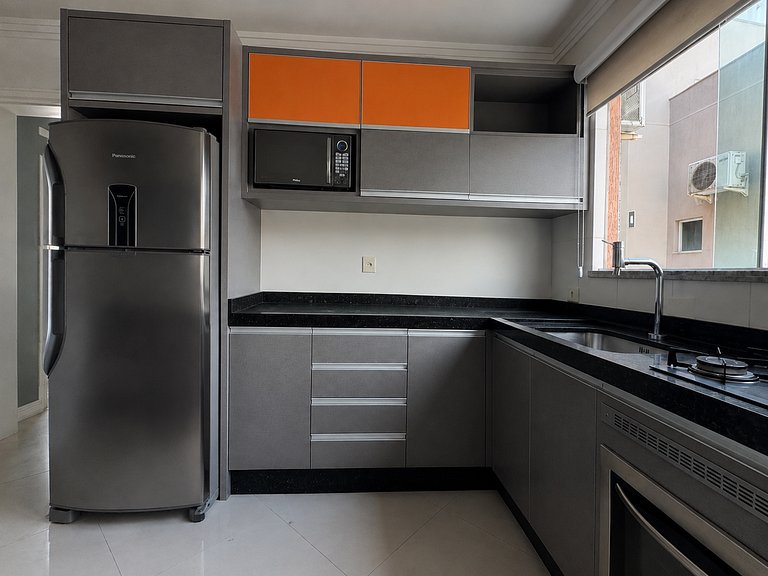 L098 | Cobertura duplex com jacuzzi e vista ao mar