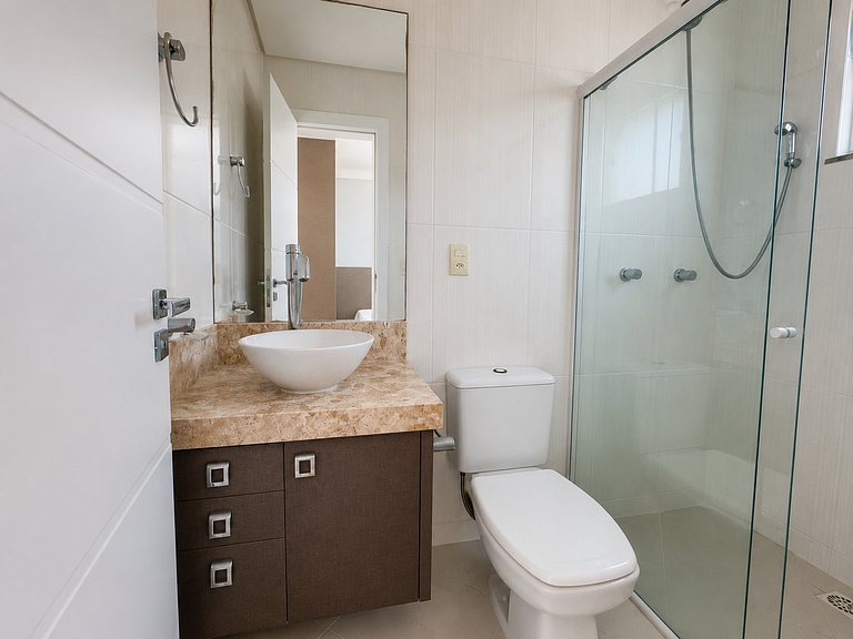 L098 | Cobertura duplex com jacuzzi e vista ao mar