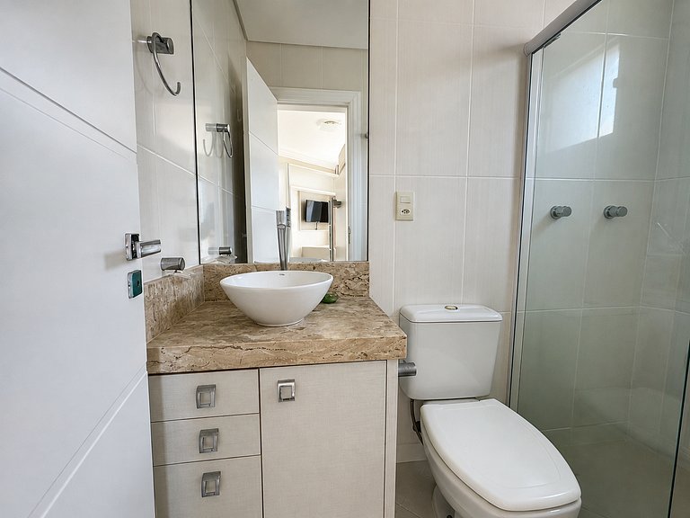 L098 | Cobertura duplex com jacuzzi e vista ao mar