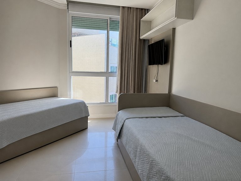 L098 | Cobertura duplex com jacuzzi e vista ao mar