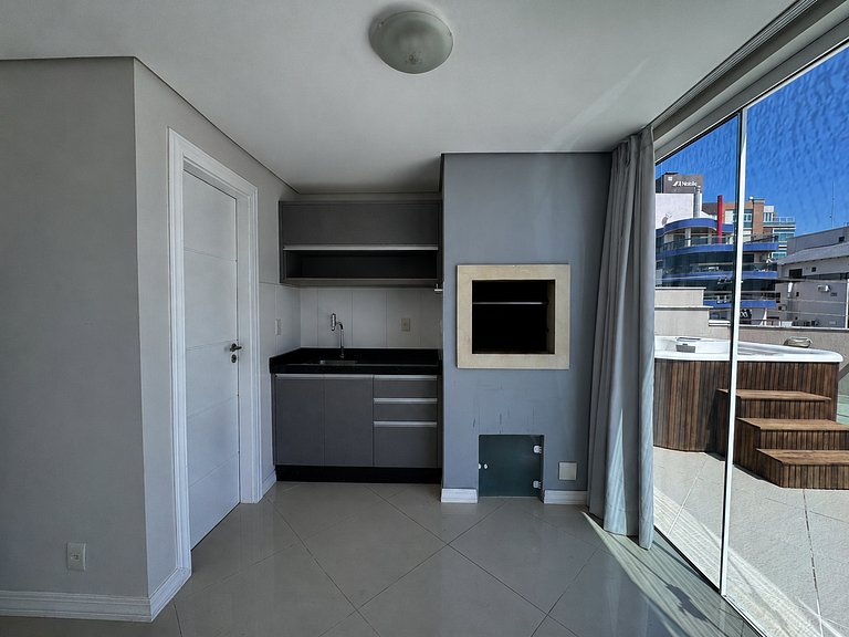 L098 | Cobertura duplex com jacuzzi e vista ao mar