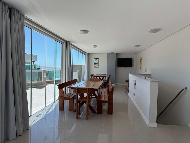 L098 | Cobertura duplex com jacuzzi e vista ao mar
