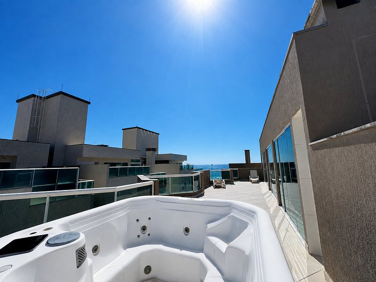 L098 | Cobertura duplex com jacuzzi e vista ao mar