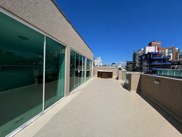 L098 | Cobertura duplex com jacuzzi e vista ao mar