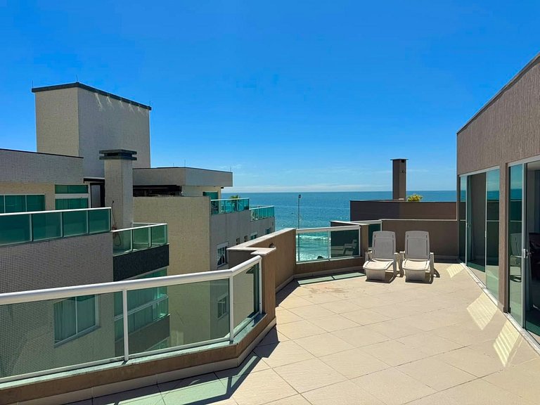 L098 | Cobertura duplex com jacuzzi e vista ao mar