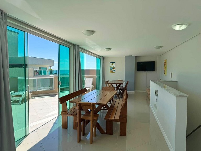 L098 | Cobertura duplex com jacuzzi e vista ao mar