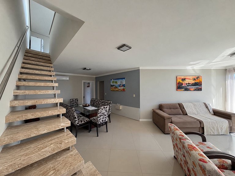 L098 | Cobertura duplex com jacuzzi e vista ao mar