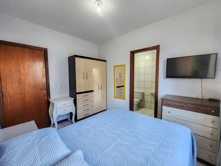 L067 | Apartamento com churrasqueira a 80m do mar.