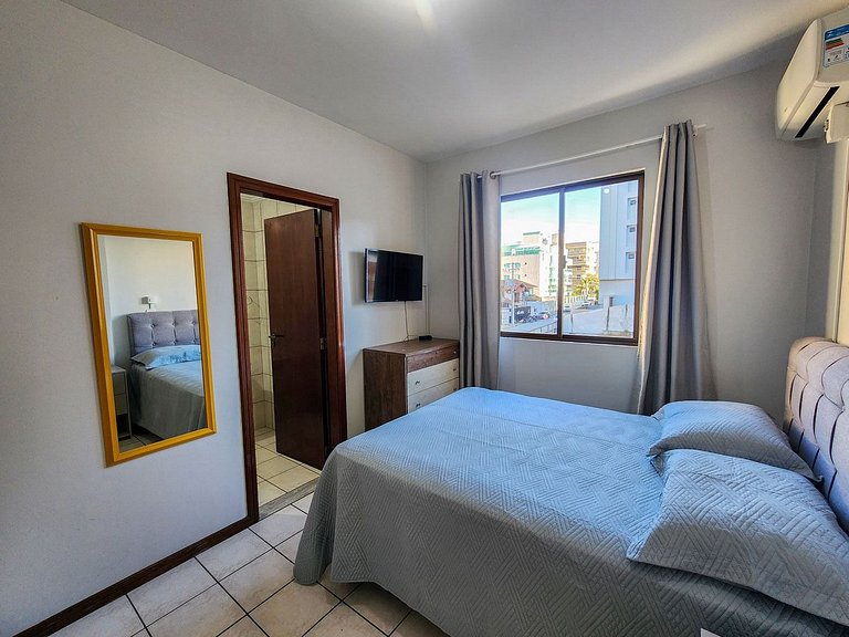 L067 | Apartamento com churrasqueira a 80m do mar.