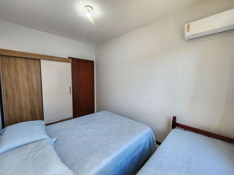L067 | Apartamento com churrasqueira a 80m do mar.