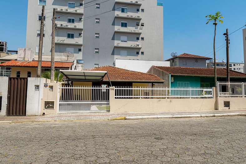 Villa/Casa - Excelente casa á 350m da praia de Bombas